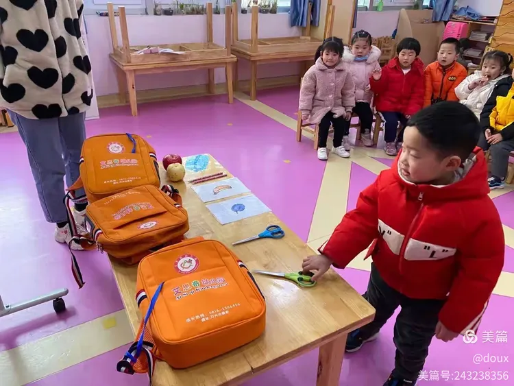 global english艾思奇幼儿园小班英语汇报课